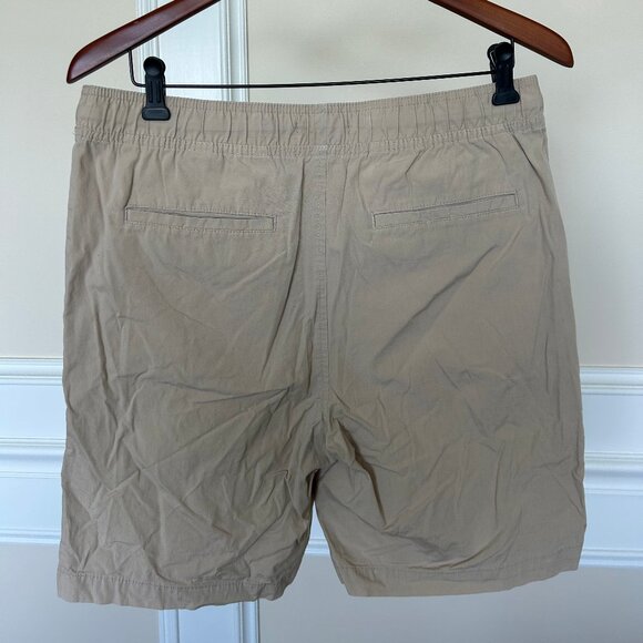 Banana Republic Men's Khaki Elastic Waistband Shorts Medium, 8" inseam - Picture 2 of 3